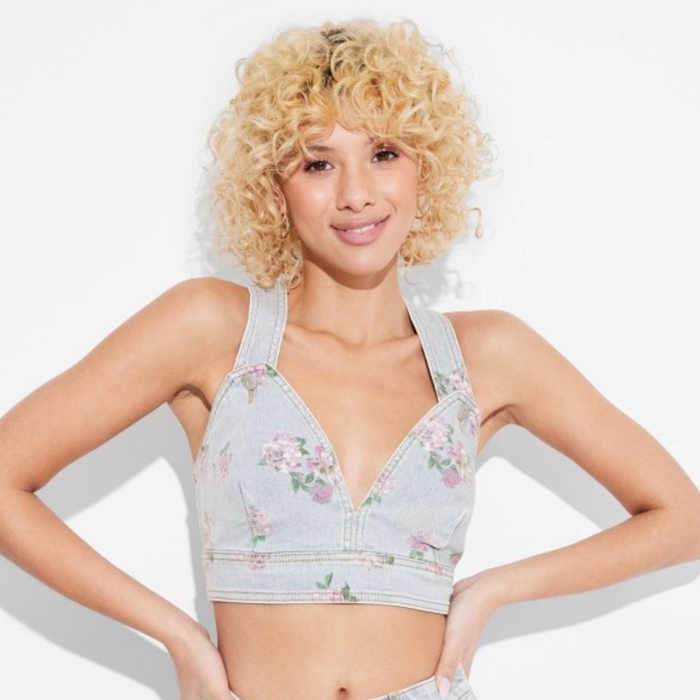 Women's Cropped Denim Vest - Wild Fable™
Light Wash Floral